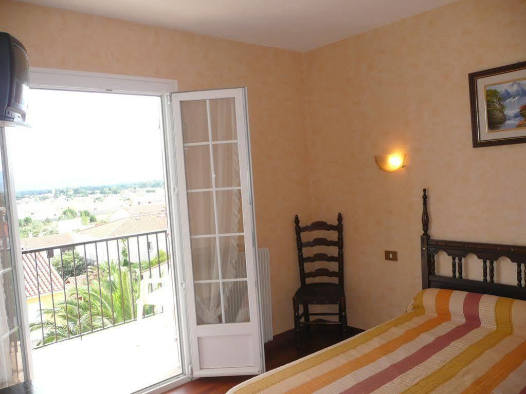 Hotel Le Belvedere Сен-Сиприен Экстерьер фото